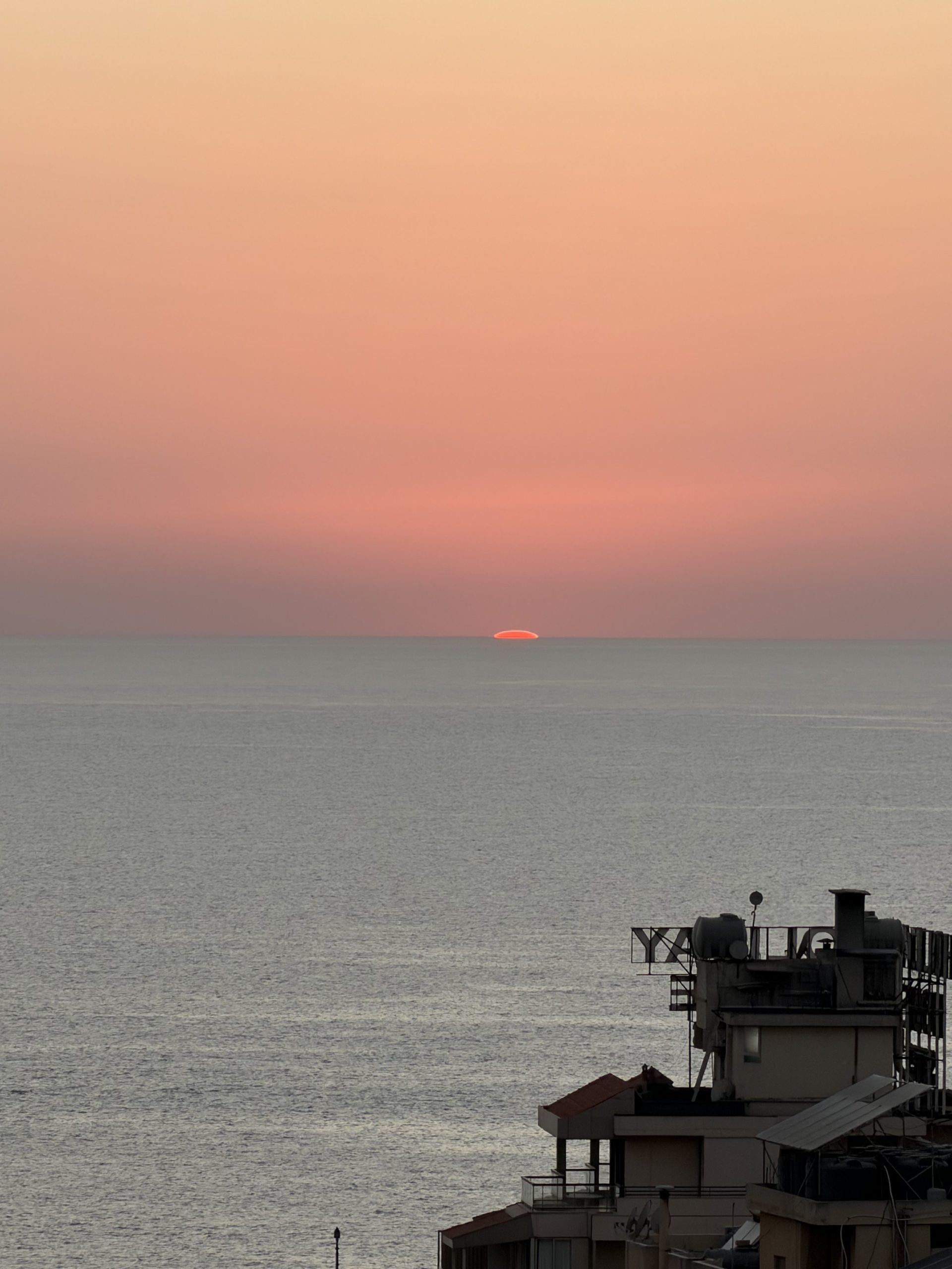 Picture of a sunset with the iPhone 17 Pro Max at 10x telephoto