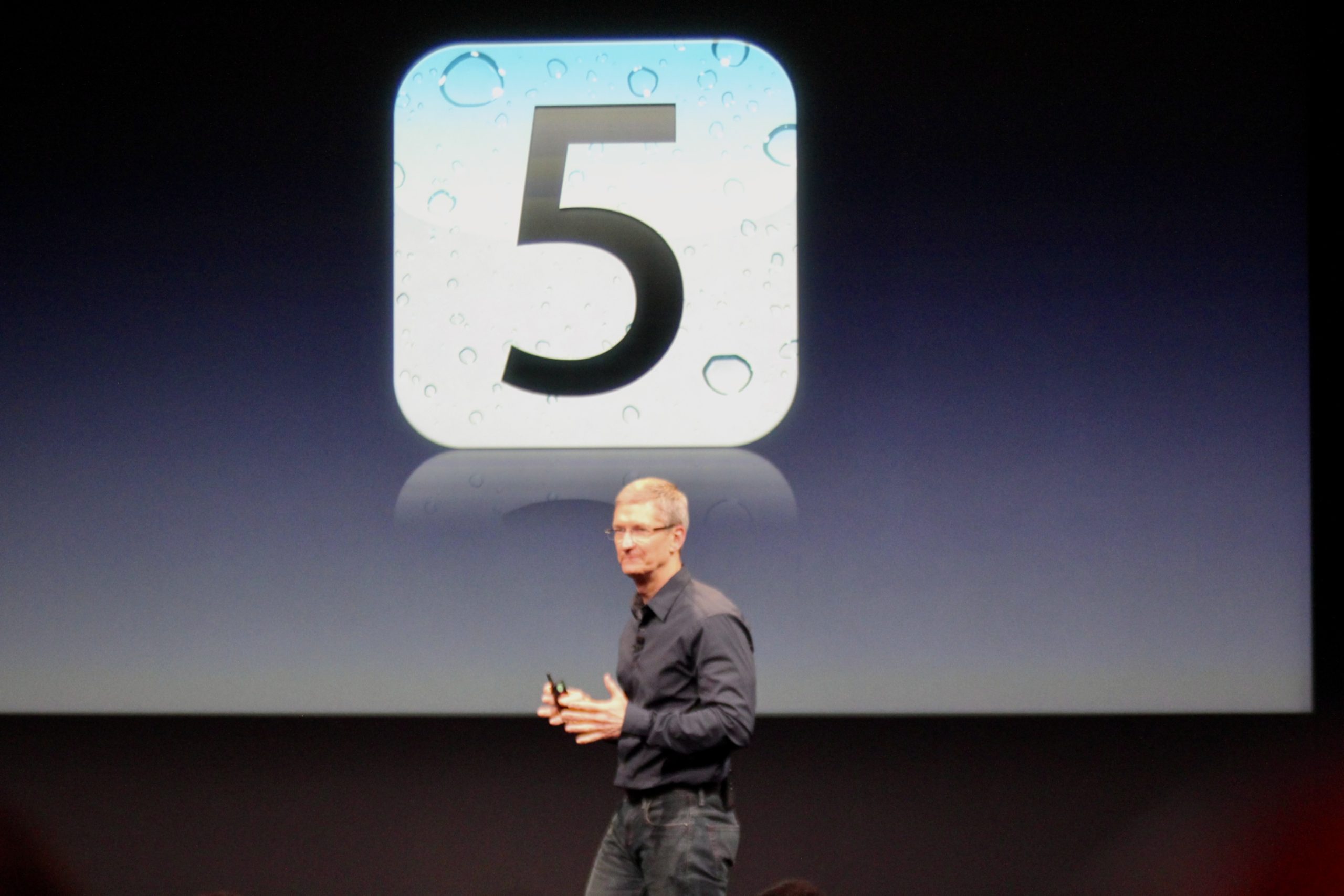 Tim Cook introduces iOS 5 and Siri