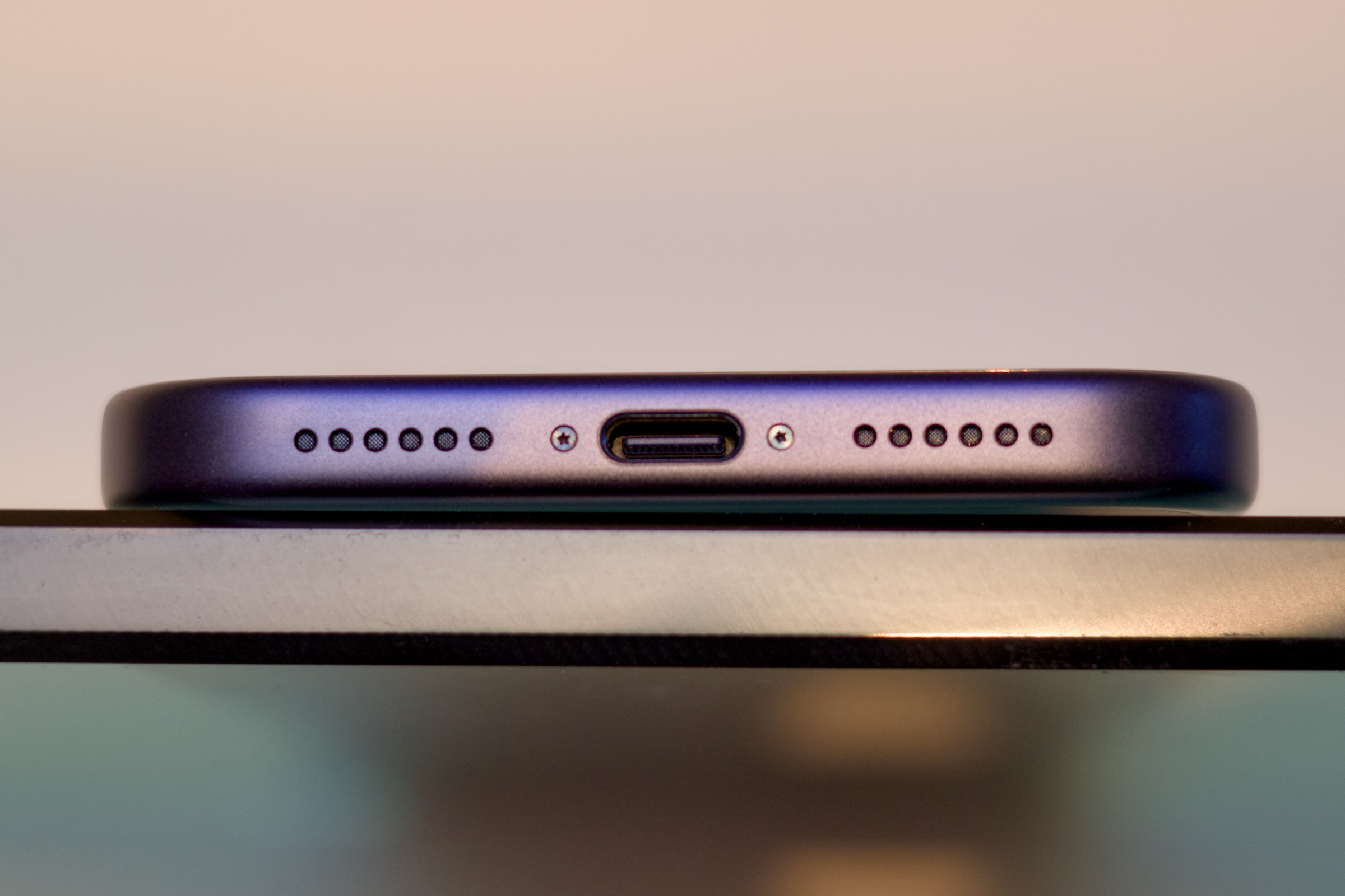 iPhone 17 Pro Max USB-C port
